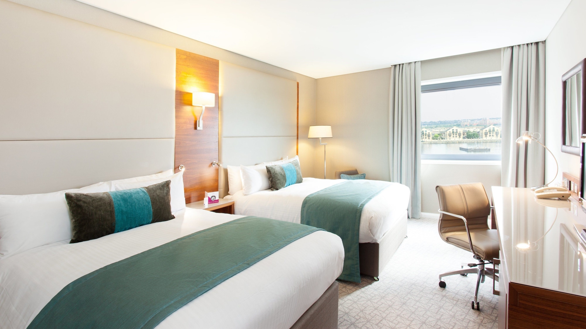 STANDARD, 2 DOUBLE BEDS