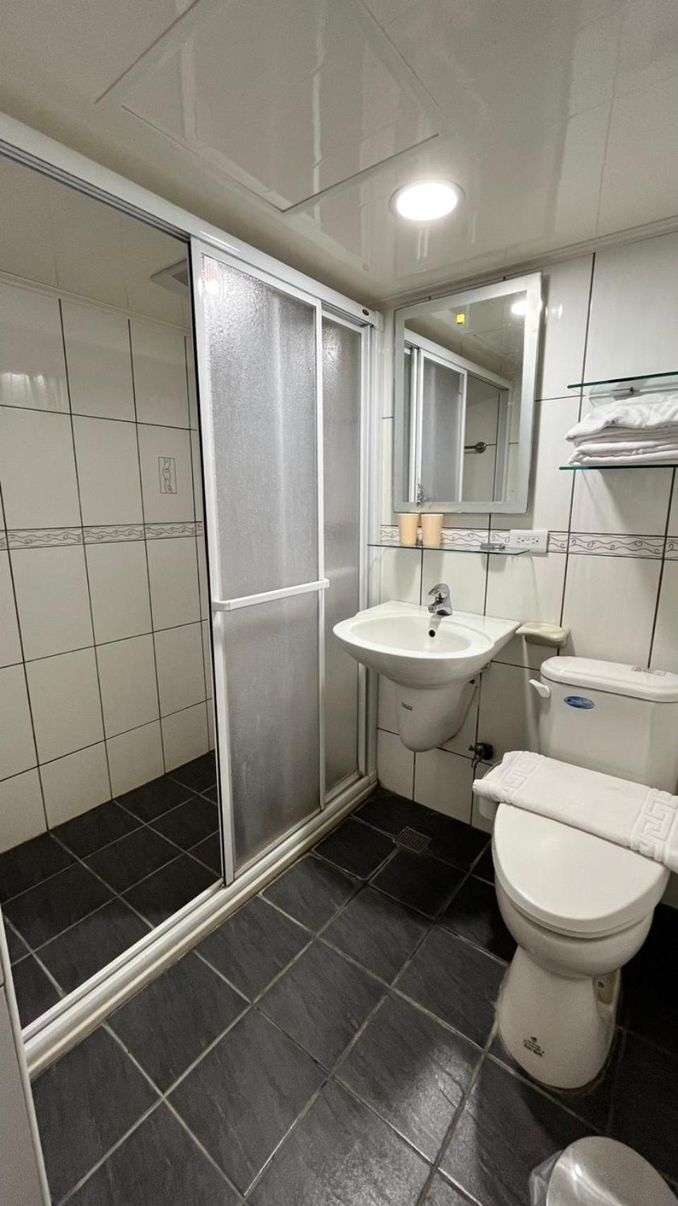 Sin Fu Business Hotel 35/37