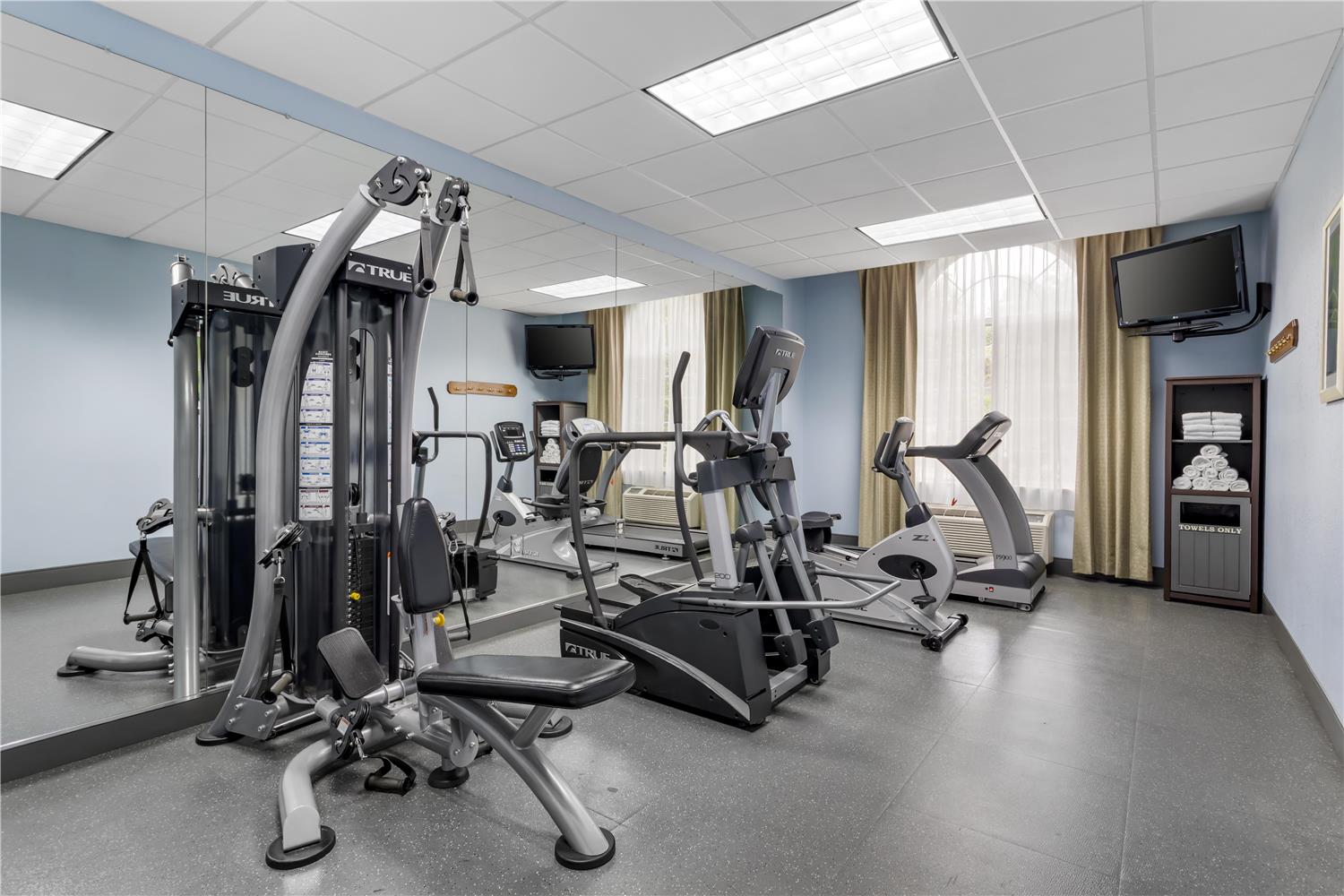 Best Western Plus River Escape Inn & Suites 7/25
