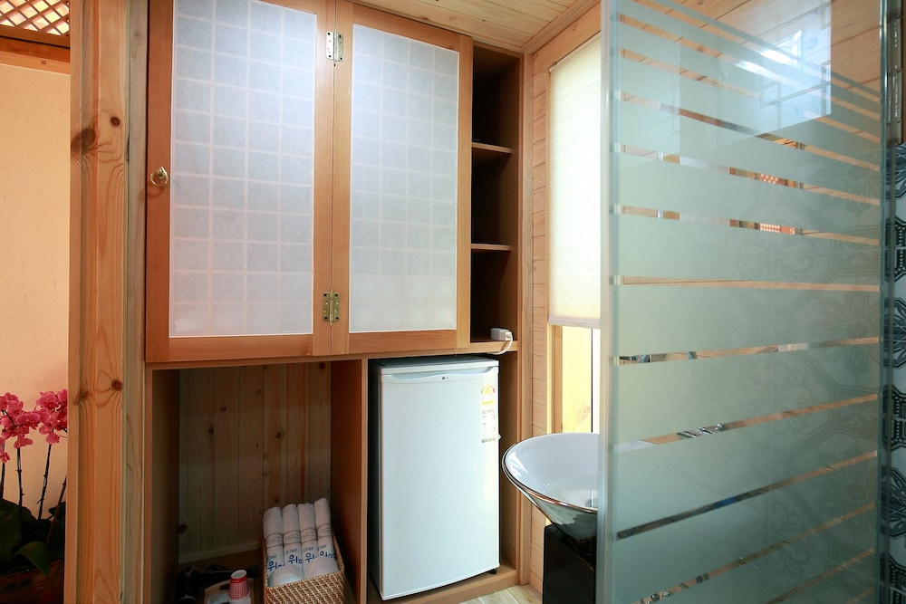 Wiyeonjae Hanok Stay 48/49