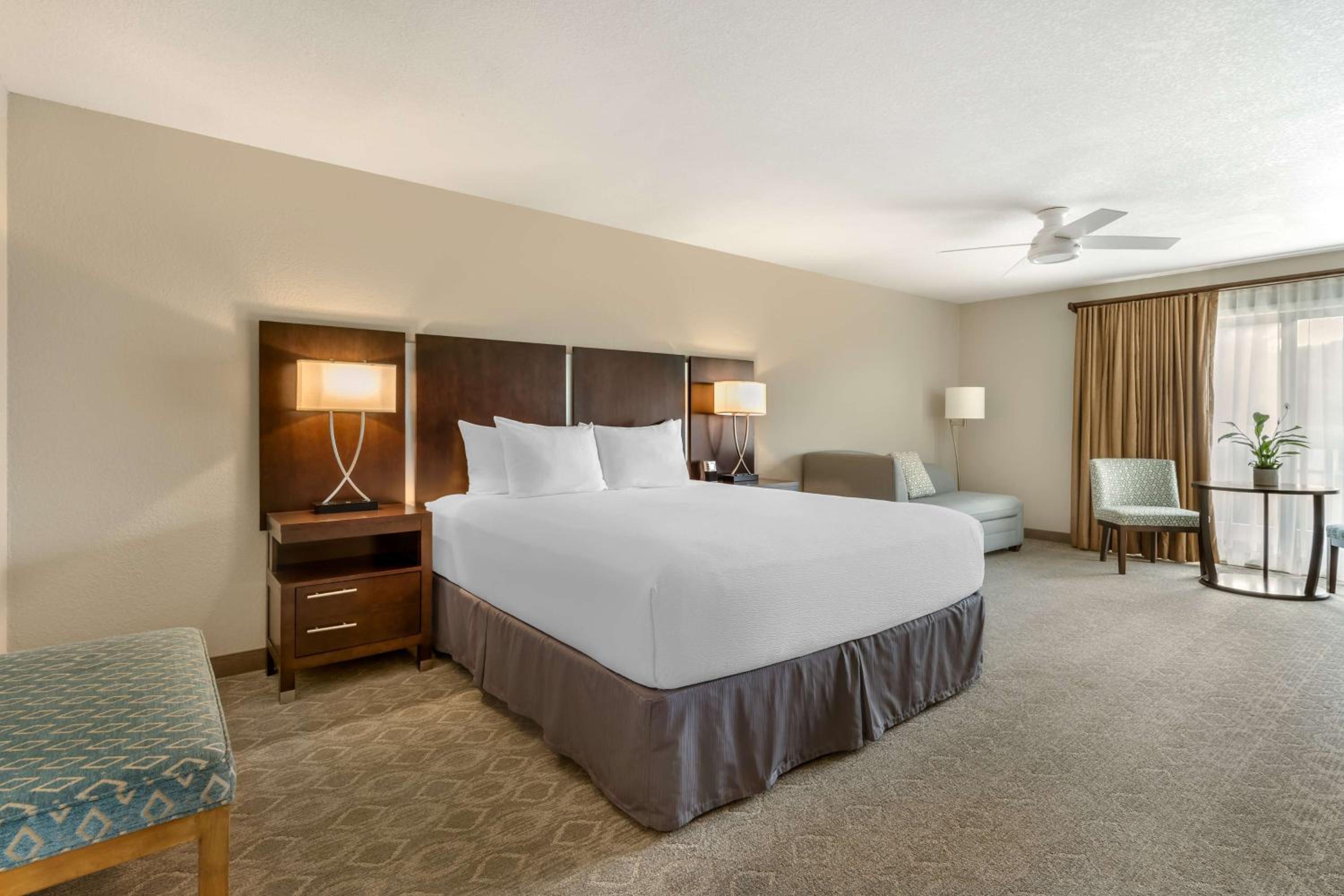 غرفة ديلوكس بسرير كينج، Best Western Plus Monterey Inn 2/4