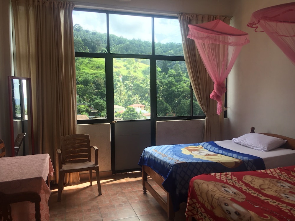 Majestic Tourist Hotel 28/49