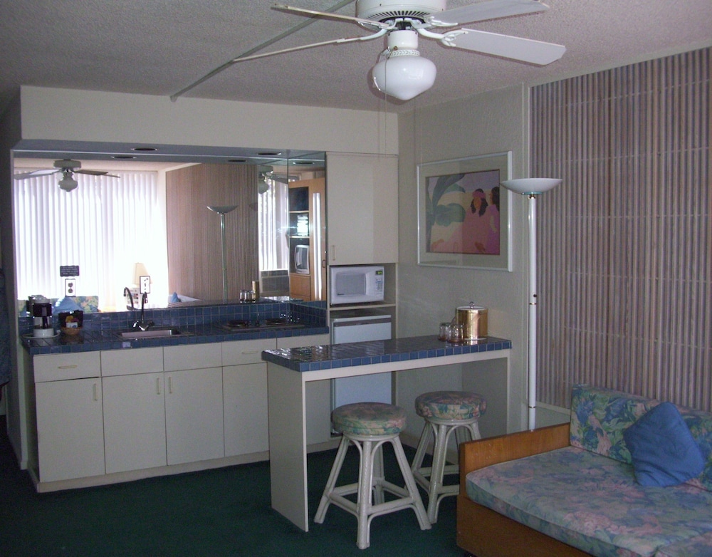 Kuhio Banyan Club 49/59