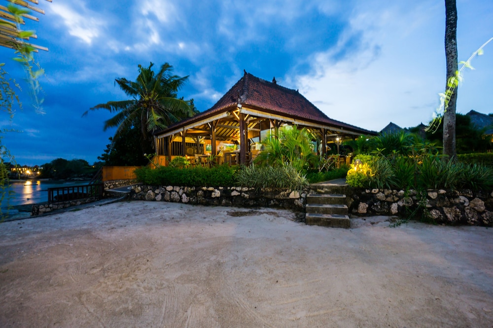Laguna Reef Huts 6/70