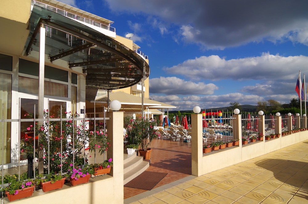 Plamena Palace 4/50