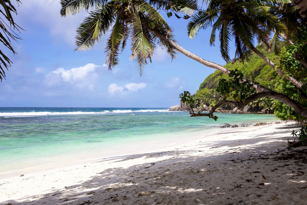 SURFERS SELF CATERING CHALETS 19/31
