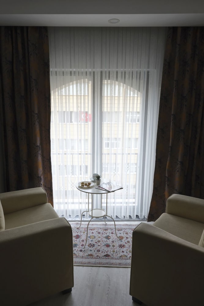 The Breeze Hotel 45/60