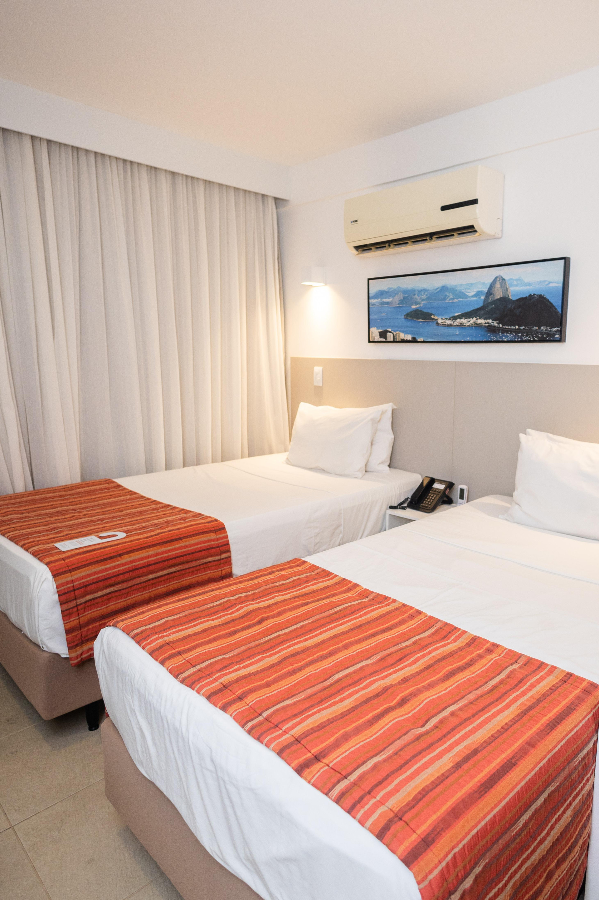 Deluxe, Twin Beds, Street View