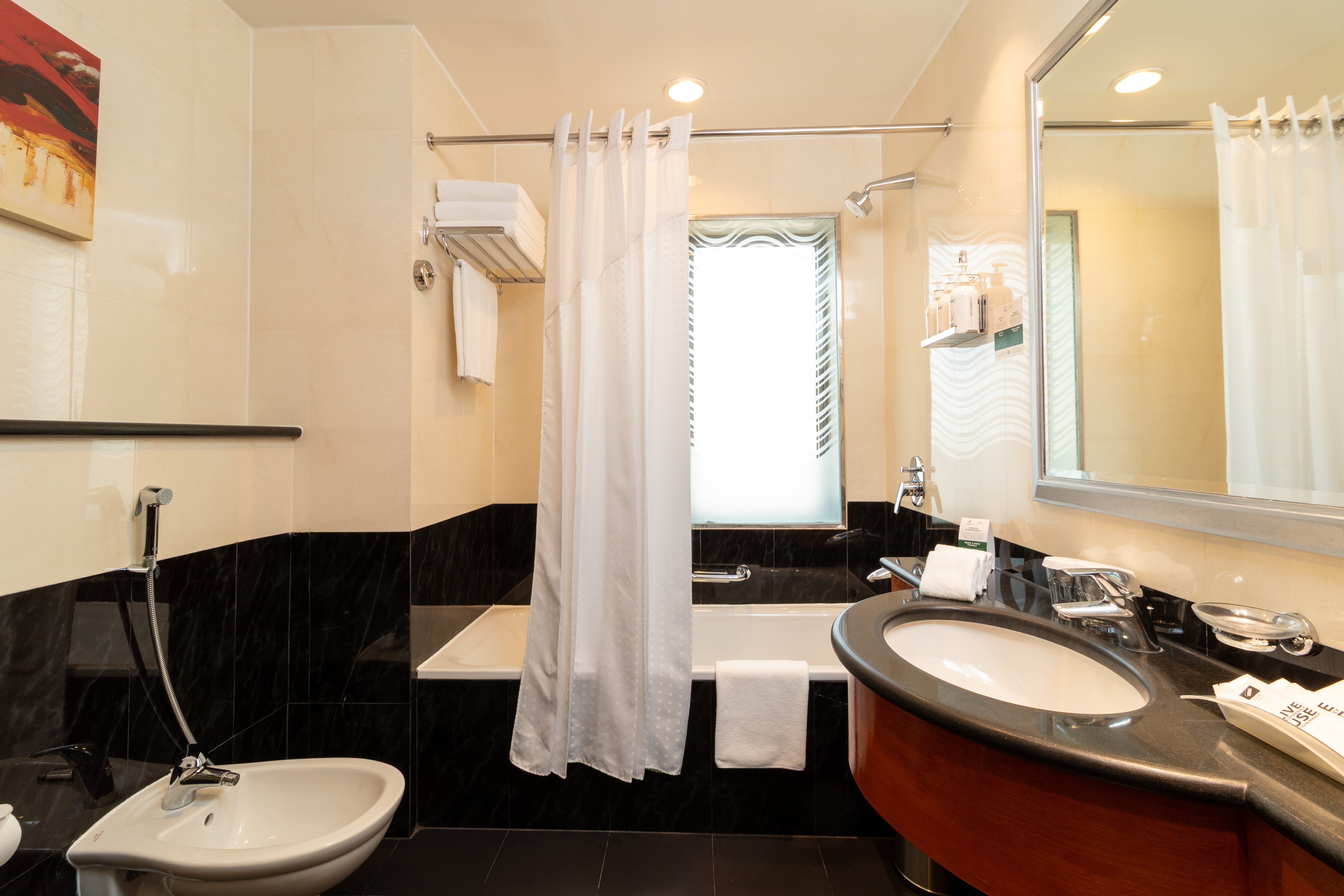 Holiday Inn Kuwait 78/79