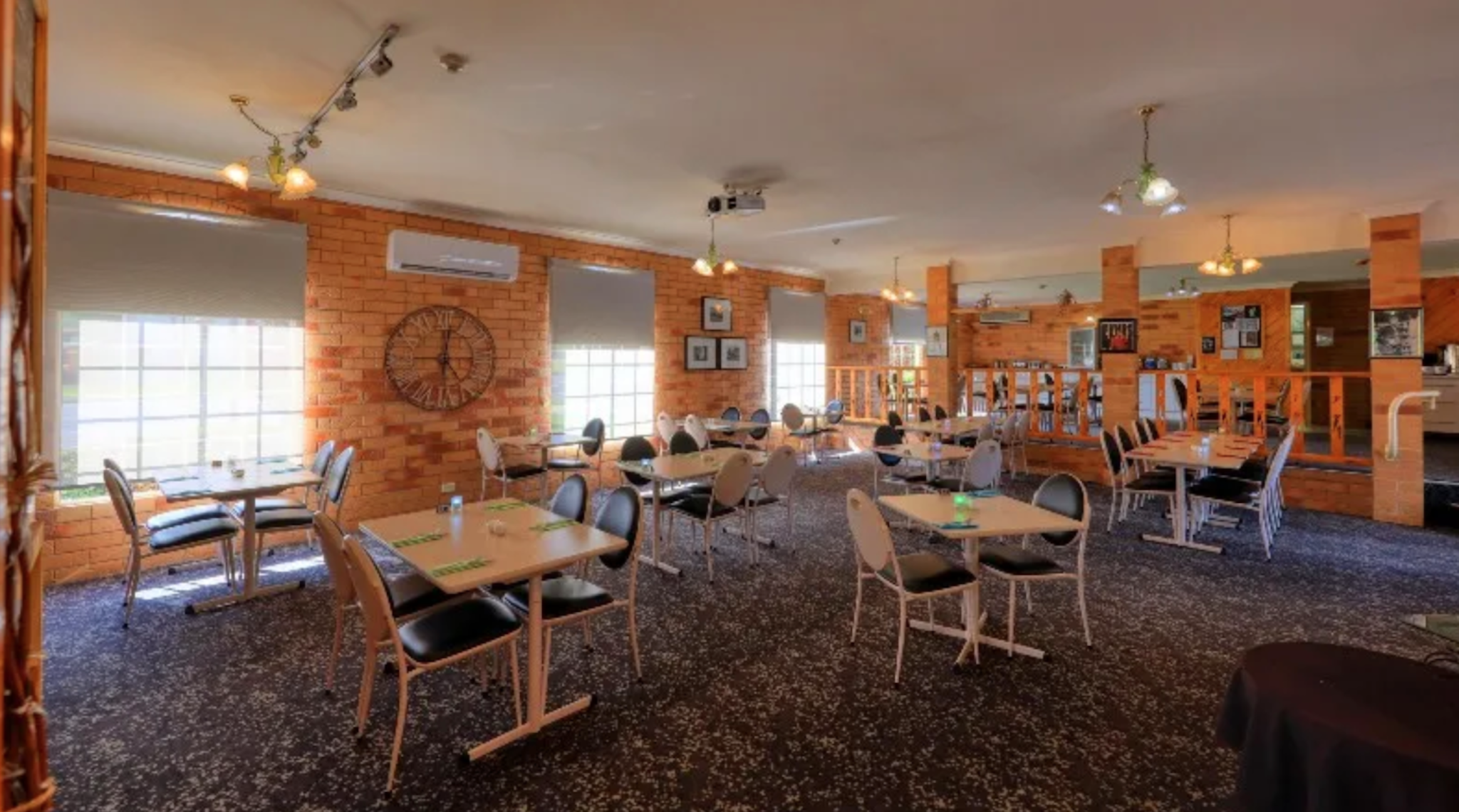 NORTH PARKES MOTEL 31/39