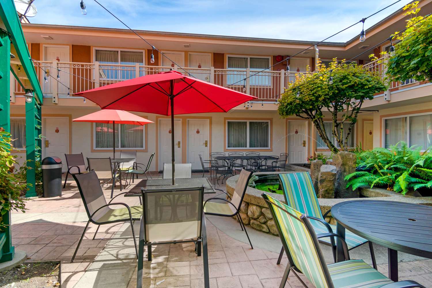 Econo Lodge Inn & Suites North Vancouver 7/52