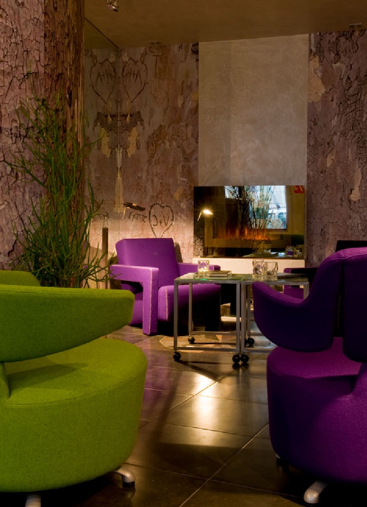 Apostrophe Hotel 37/45