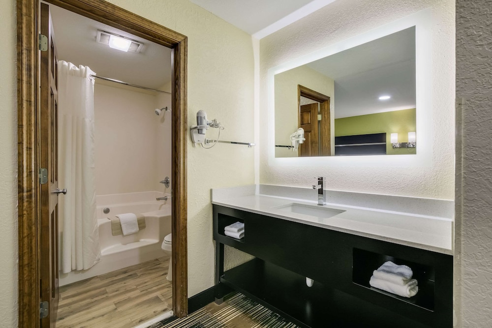 Quality Inn & Suites Mt. Chalet 36/36