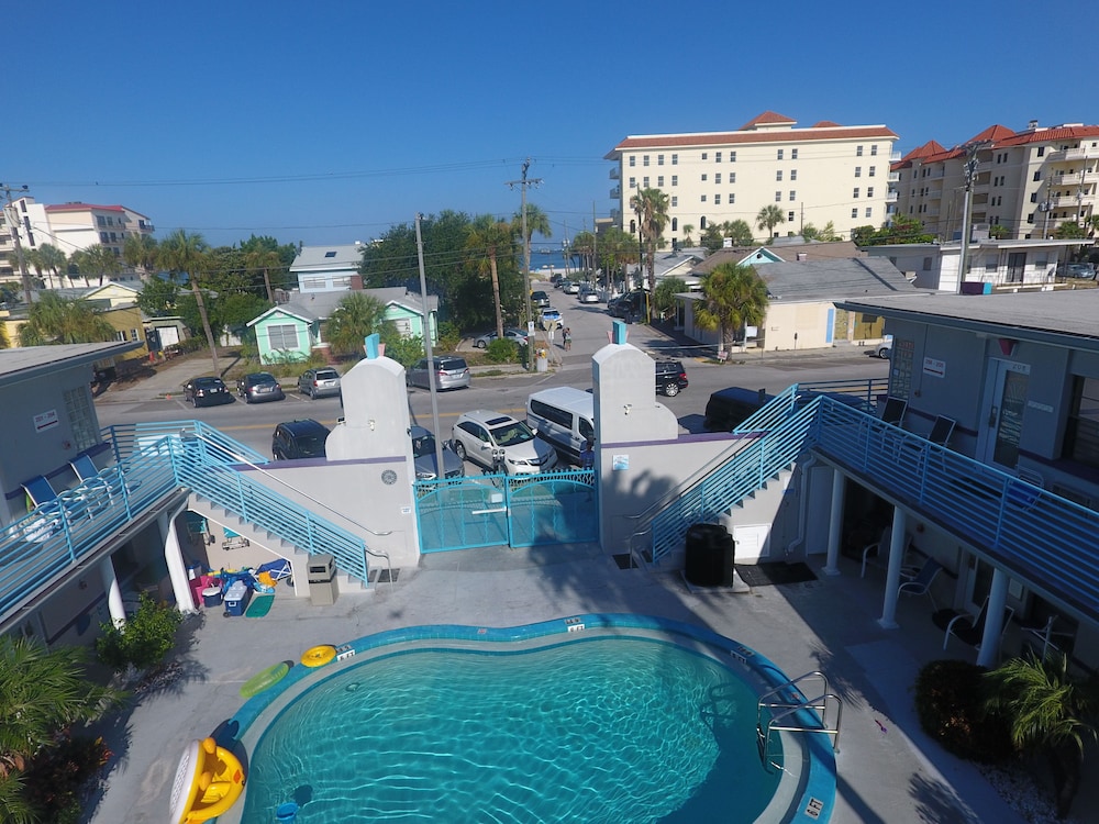 Royal North Beach All Suites 10/57