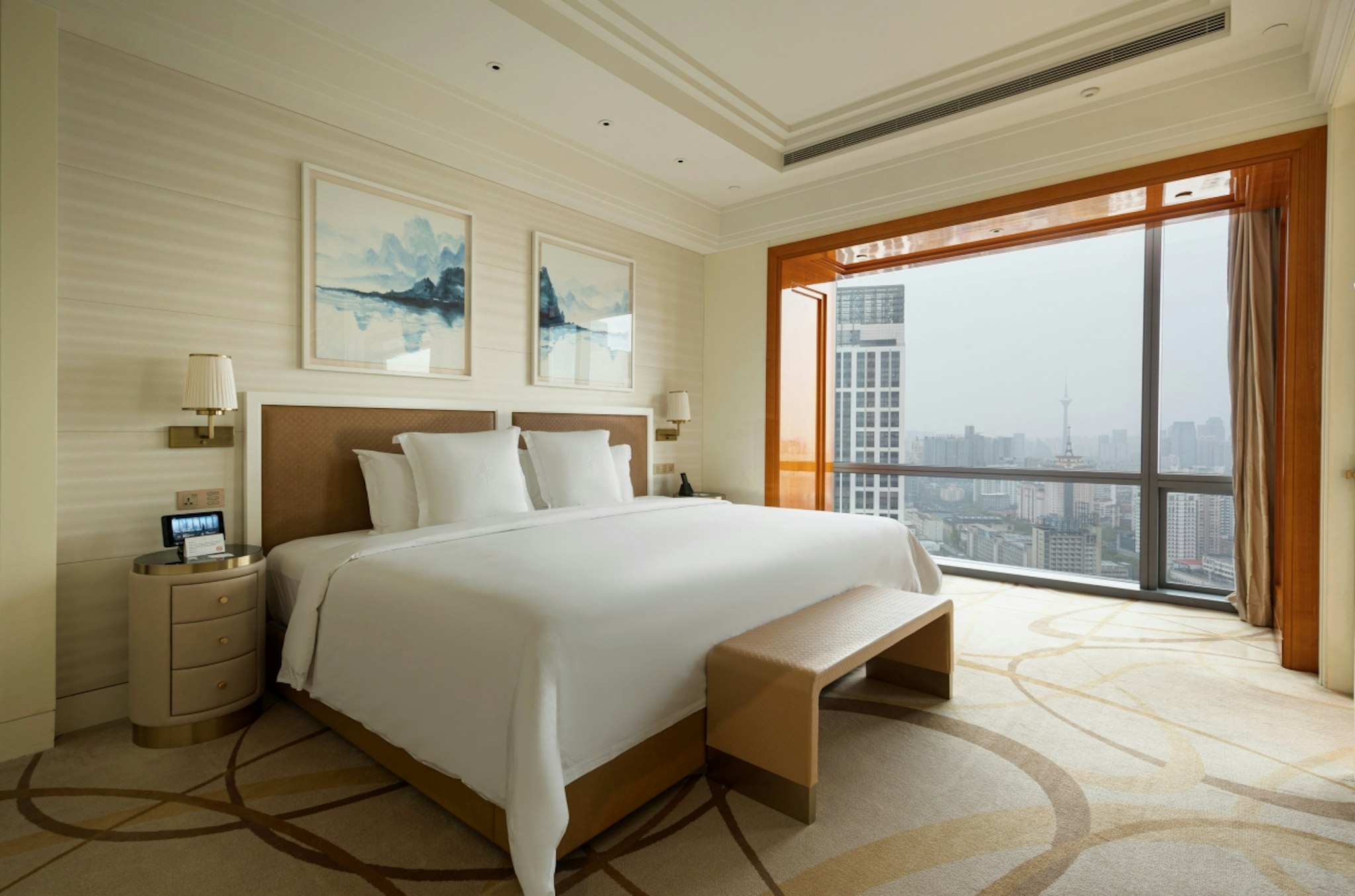 Four Seasons, Queen Bed