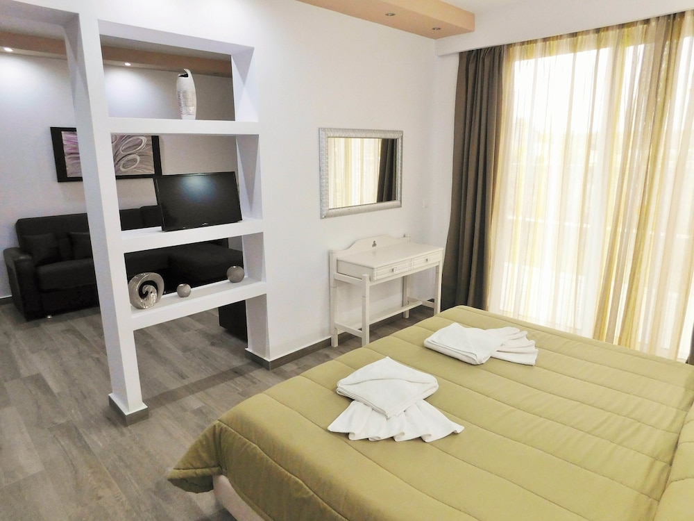 Sunshine Hotel Lardos 46/86