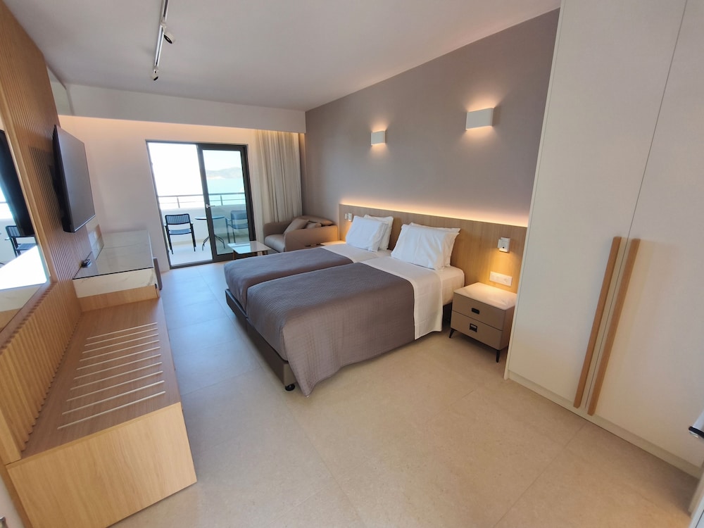 Superior, Twin Beds, Partial Sea View, Sofa, Top Floor