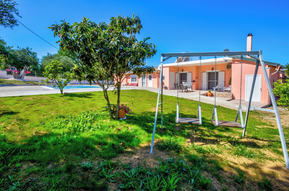 Villazia Exclusive Estate 23/27