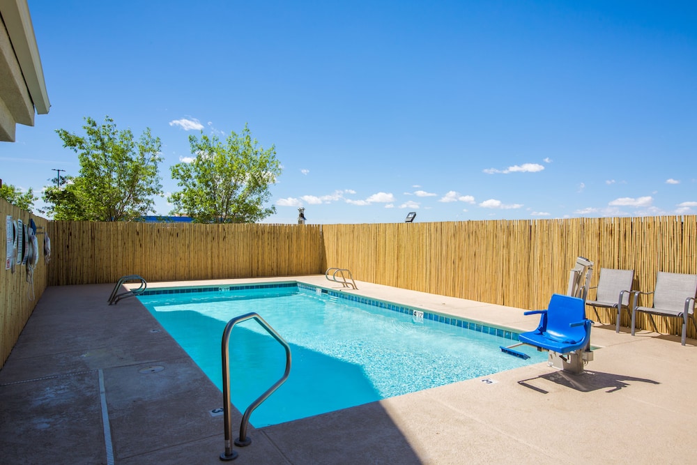 Baymont By Wyndham Albuquerque Airport 7/66