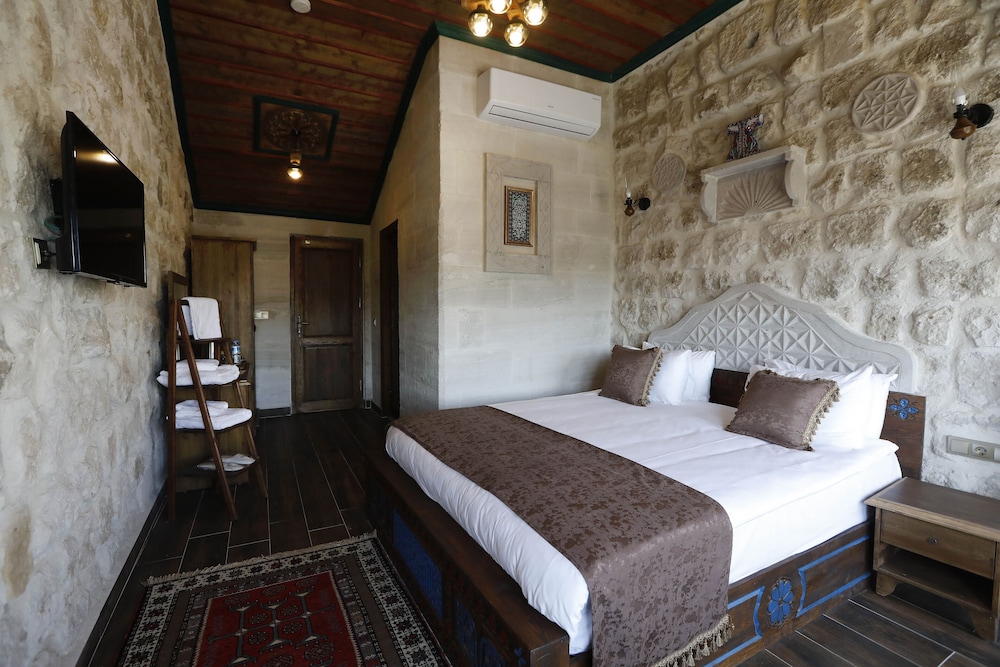 Ada Cave Suites 18/50