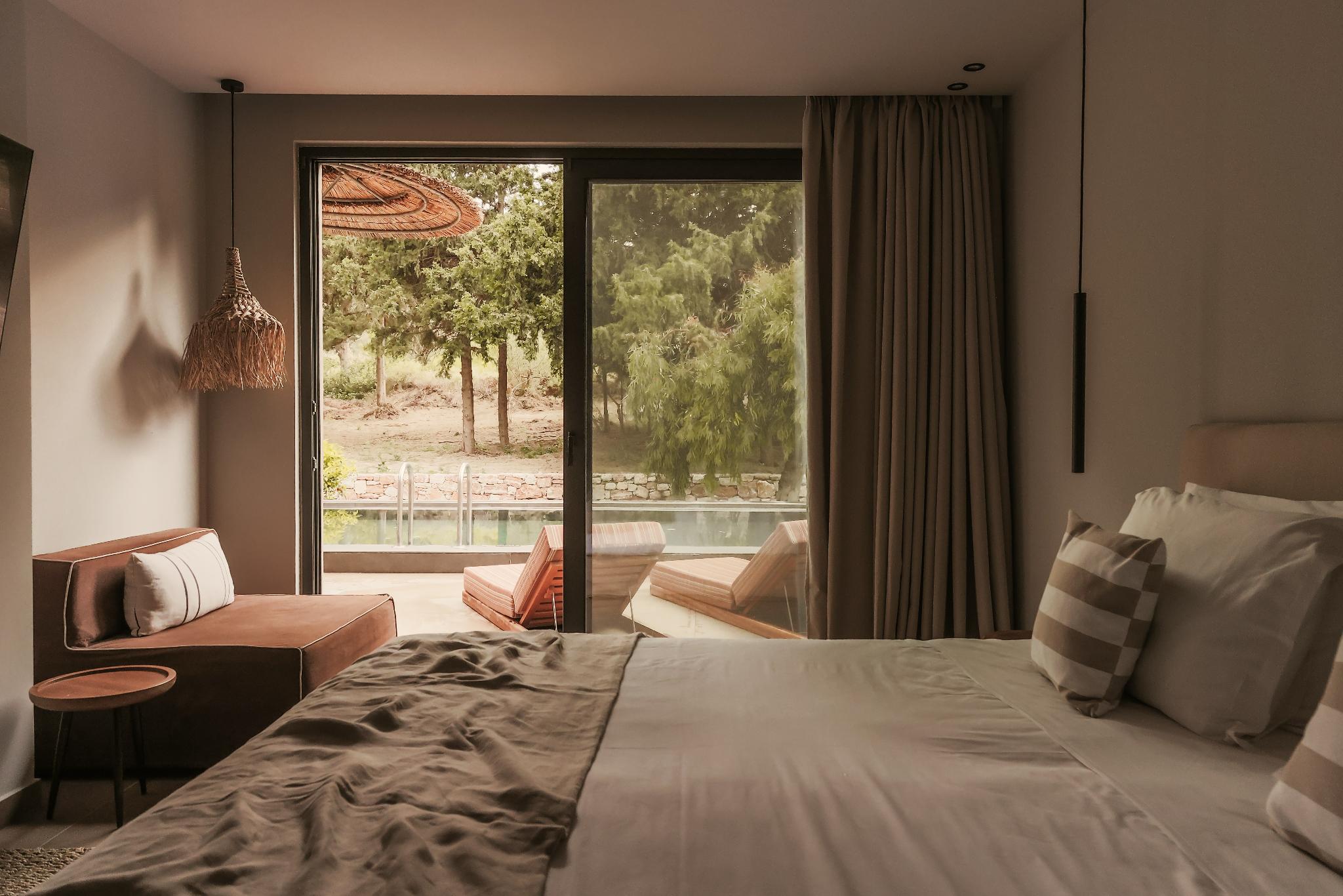 Suite, Garden View, Shared Pool