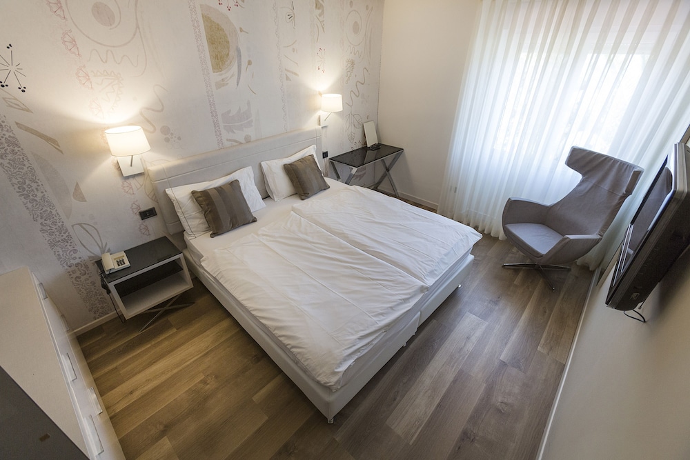 BASIC, DOUBLE OR TWIN BED