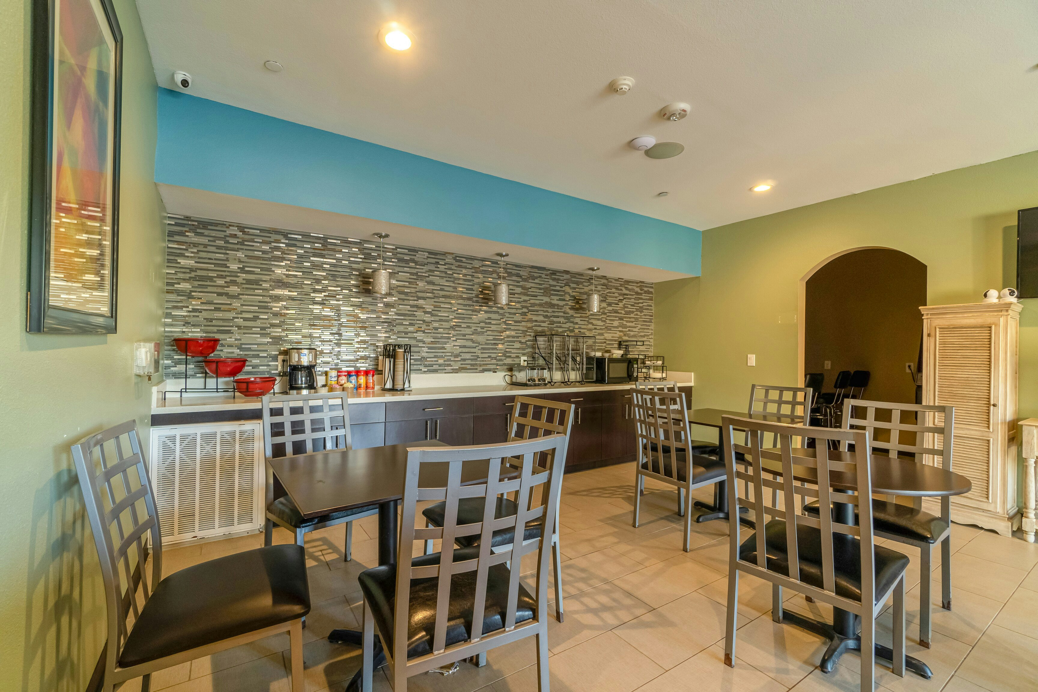 Moulton Inn & Suites By OYO Near Shiner TX 14/29