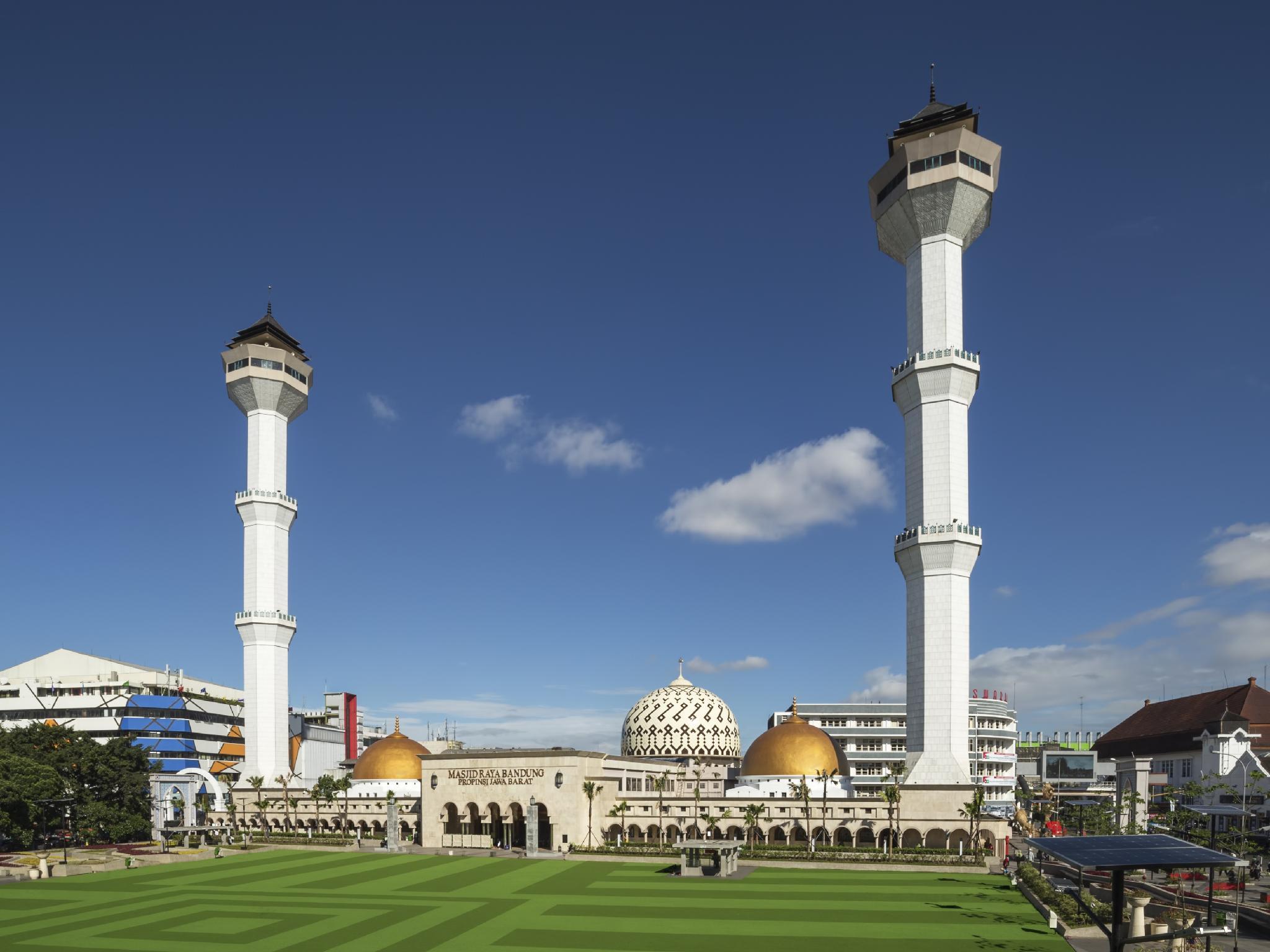 Narapati Indah Syariah Hotel and Convention 19/20