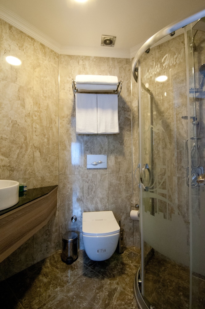 Artefes Hotel 68/70