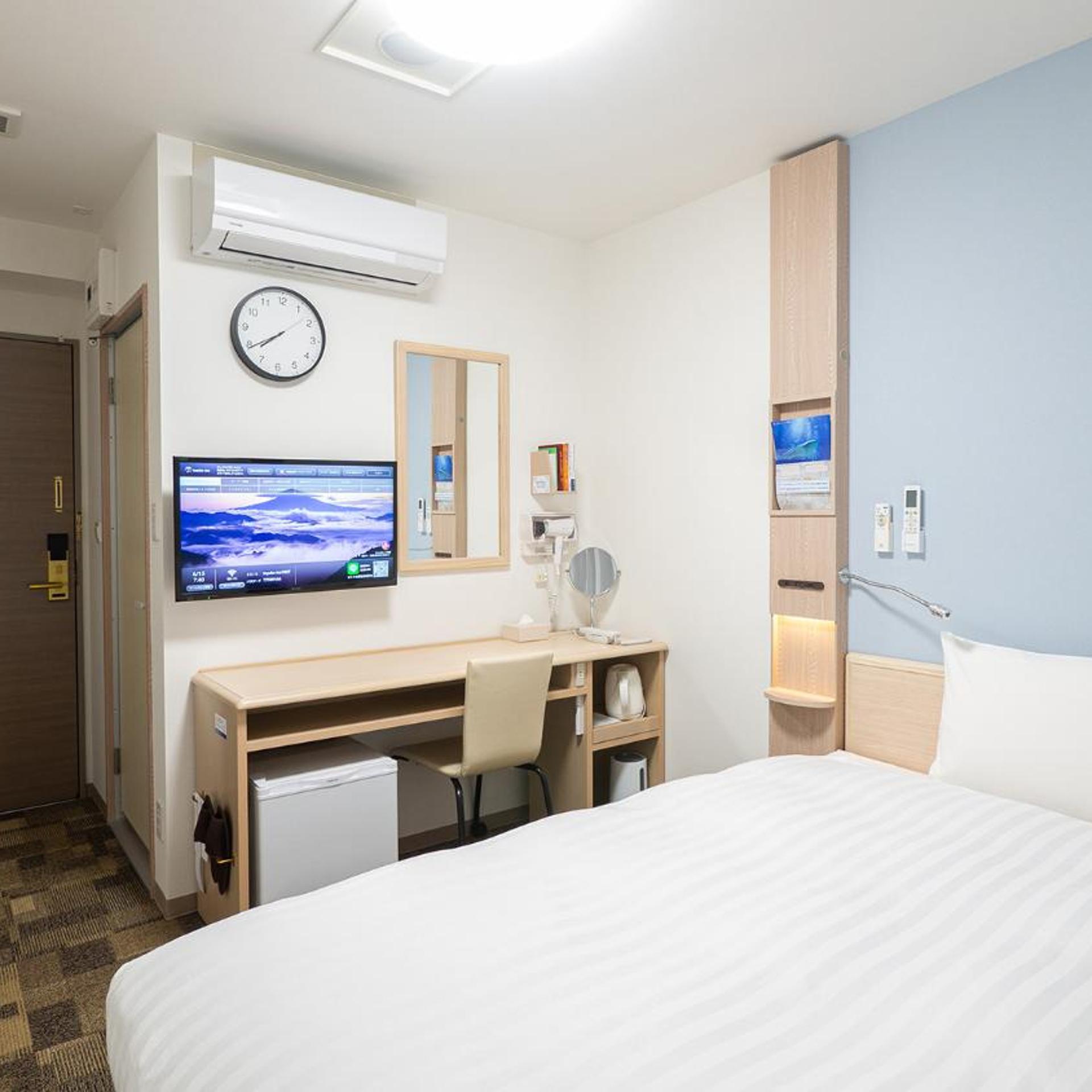 Room, Semi Double Bed, Smoking, Toyoko Inn Osaka Namba 2/4