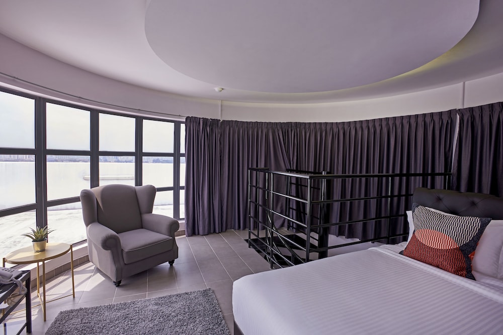 B Lot Hotel 24/51