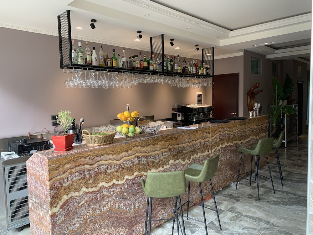 ELYSEE HOTEL 26/33