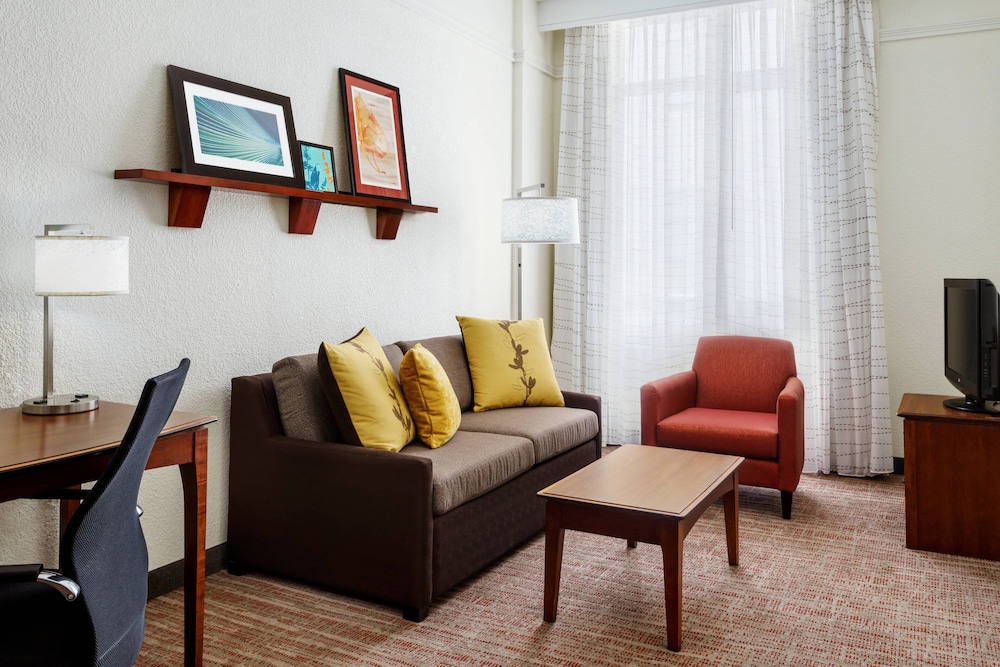 Residence Inn Houston Downtown Convention Center 24/36