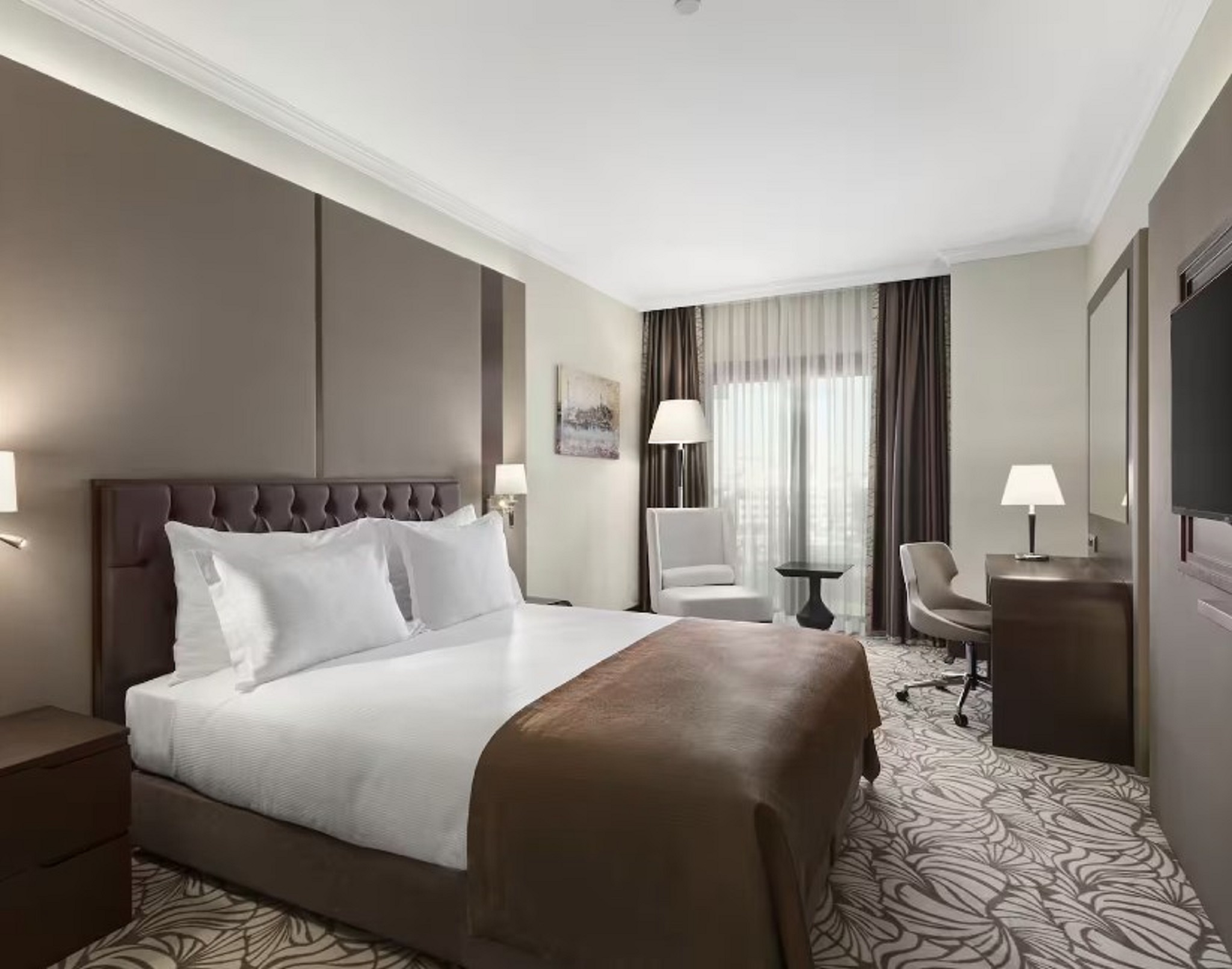 Efficiency, Queen Bed