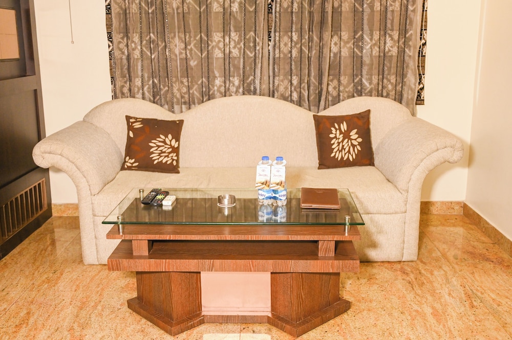 HOTEL RAVISHA CONTINENTAL 17/21