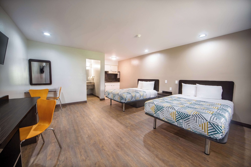 غرفة قياسية بسريرين مزدوجين، Motel6 Livingston, TX 3/8
