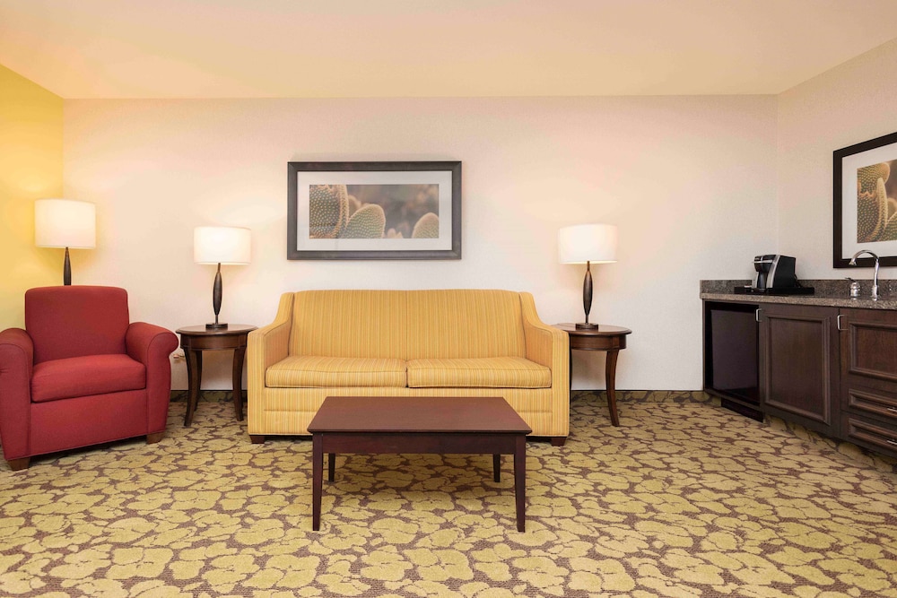 HILTON GARDEN INN SALT LAKE CITY AIRPORT 42/77