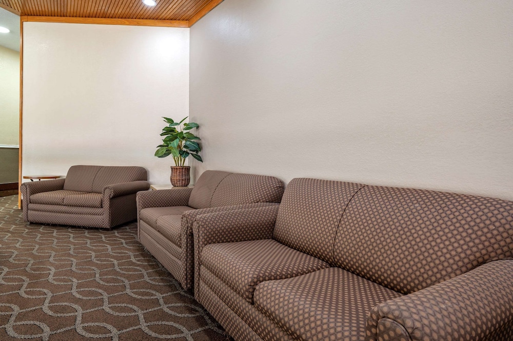 Econo Lodge Lafayette 31/57