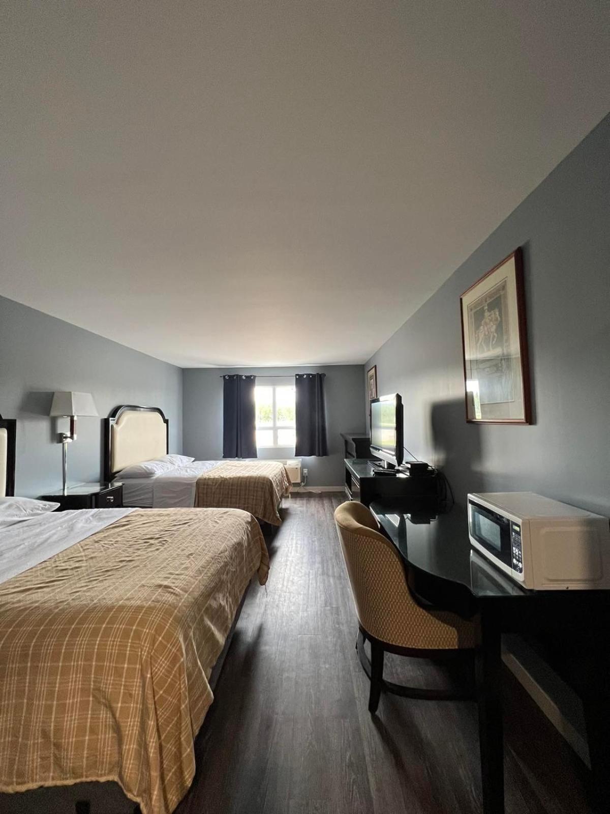 HWY 17 Hotel 21/50