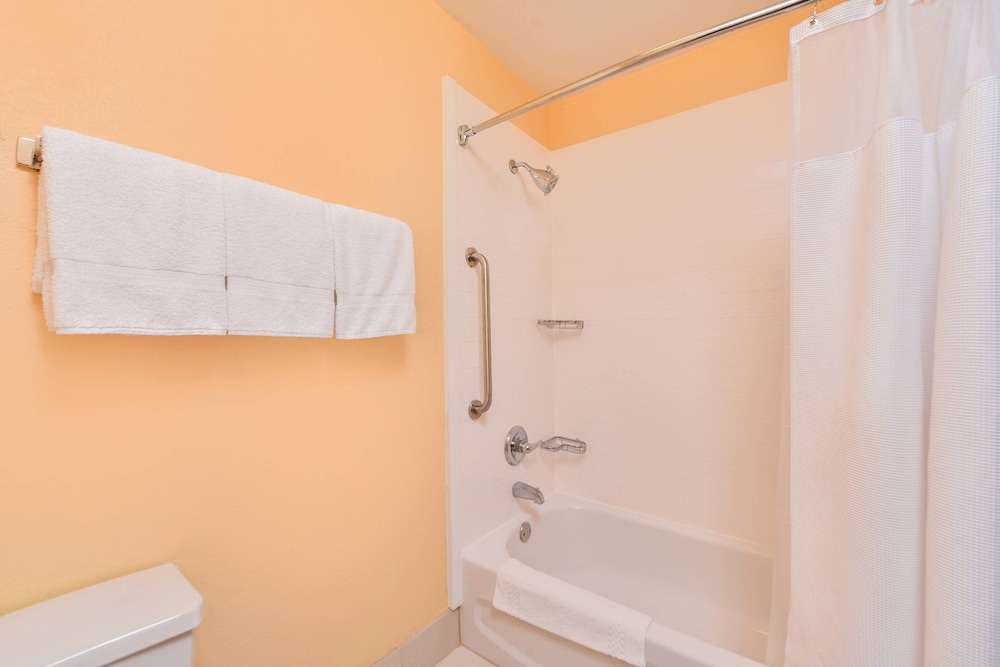 غرفة بسرير كينج لذوي الإعاقة، Fairfield Inn and Suites Beaumont 2/3