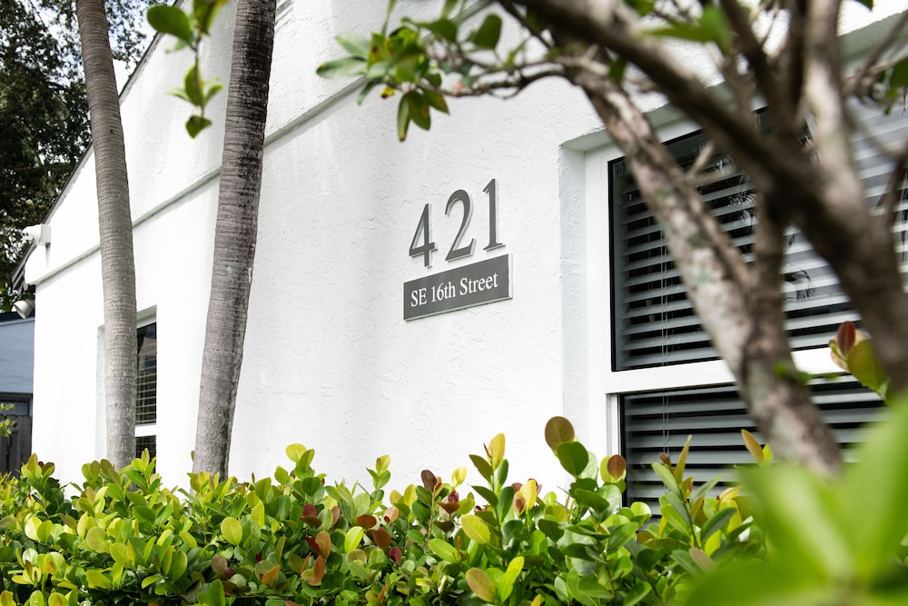 The Lauderdale Boutique Hotel 4/50