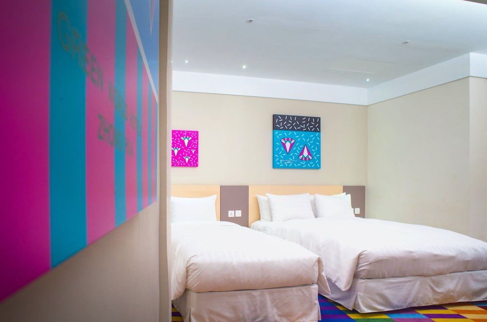 GREEN WORLD HOTEL ZHONGHUA 19/80