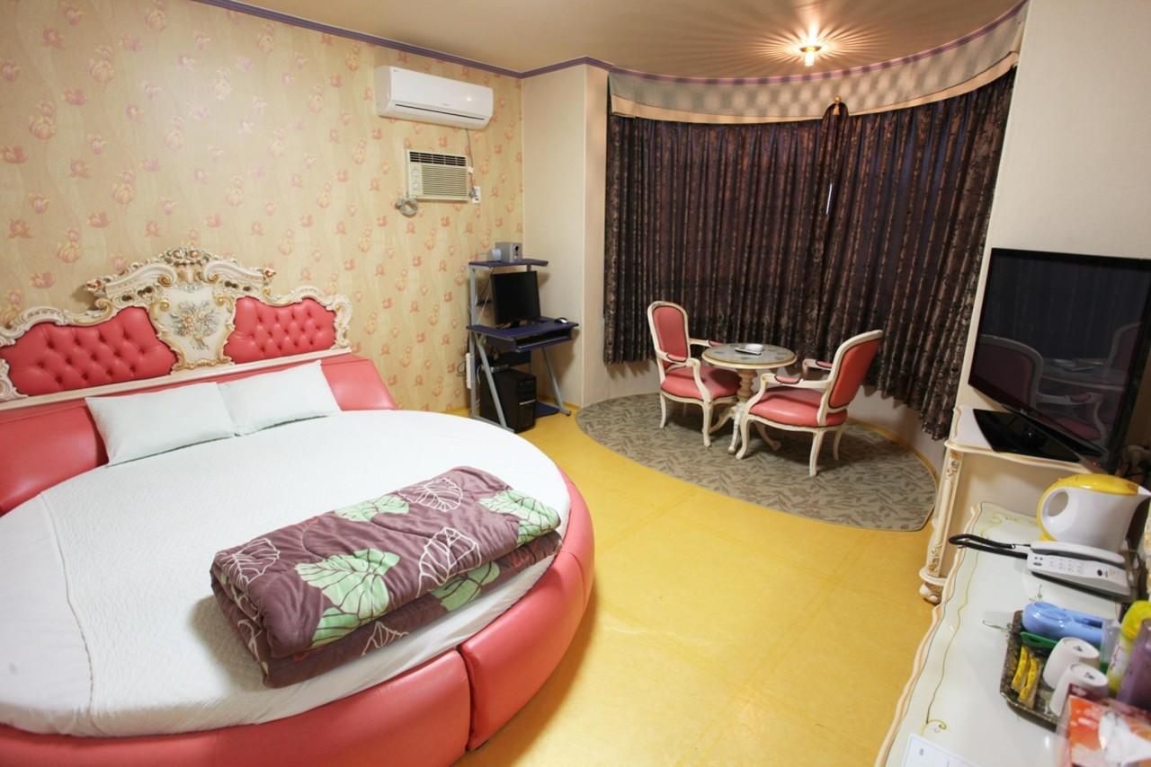 Carlsbed Motel 9/30