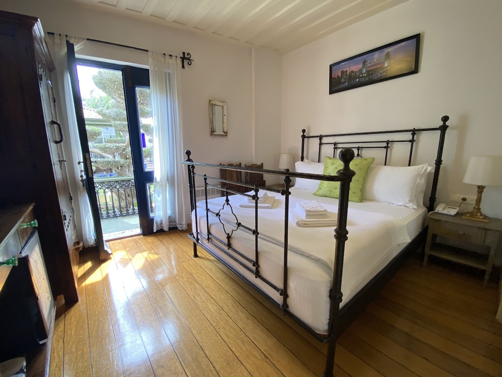 Nisi Hotel 10/63
