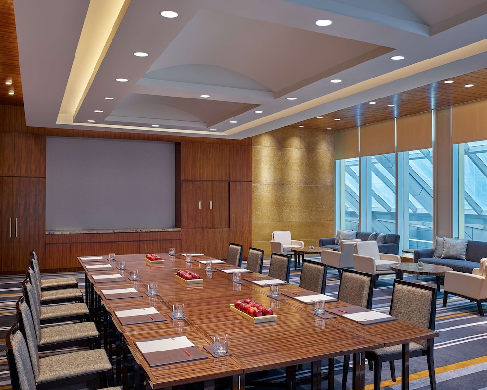 Grand Hyatt Manila 61/72