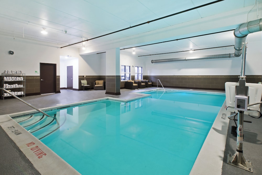 Holiday Inn Harrisburg East 23/61