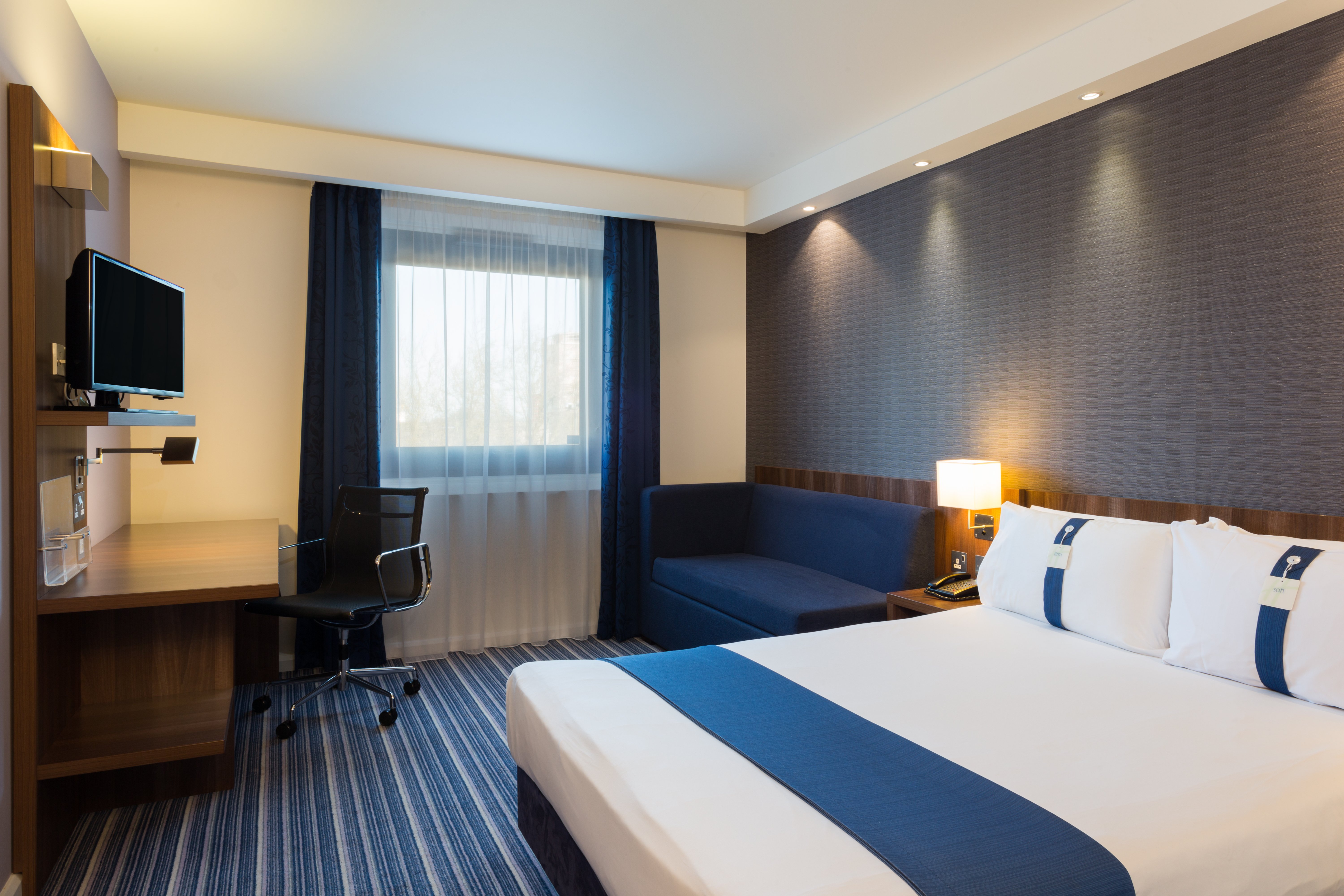 HOLIDAY INN EXPRESS HARLOW 29/74