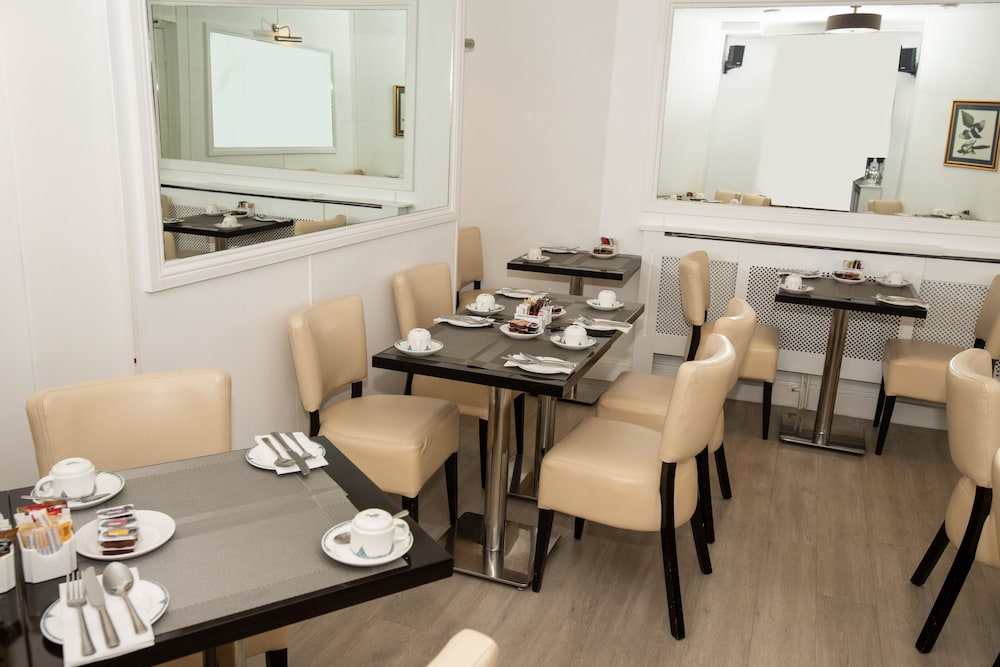 LA PLACE HOTEL 62/77