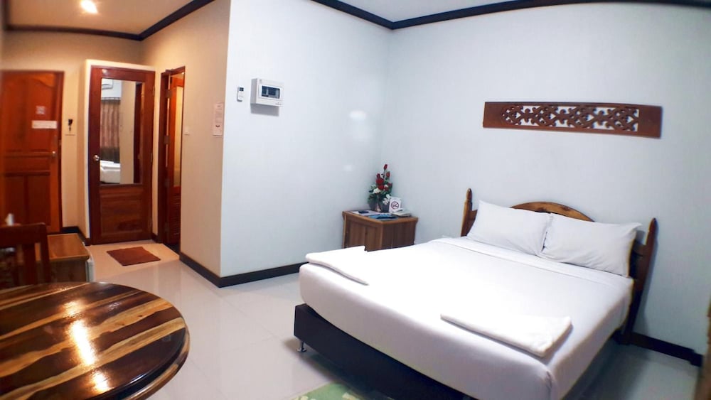 Khum Nakhon Hotel 14/47
