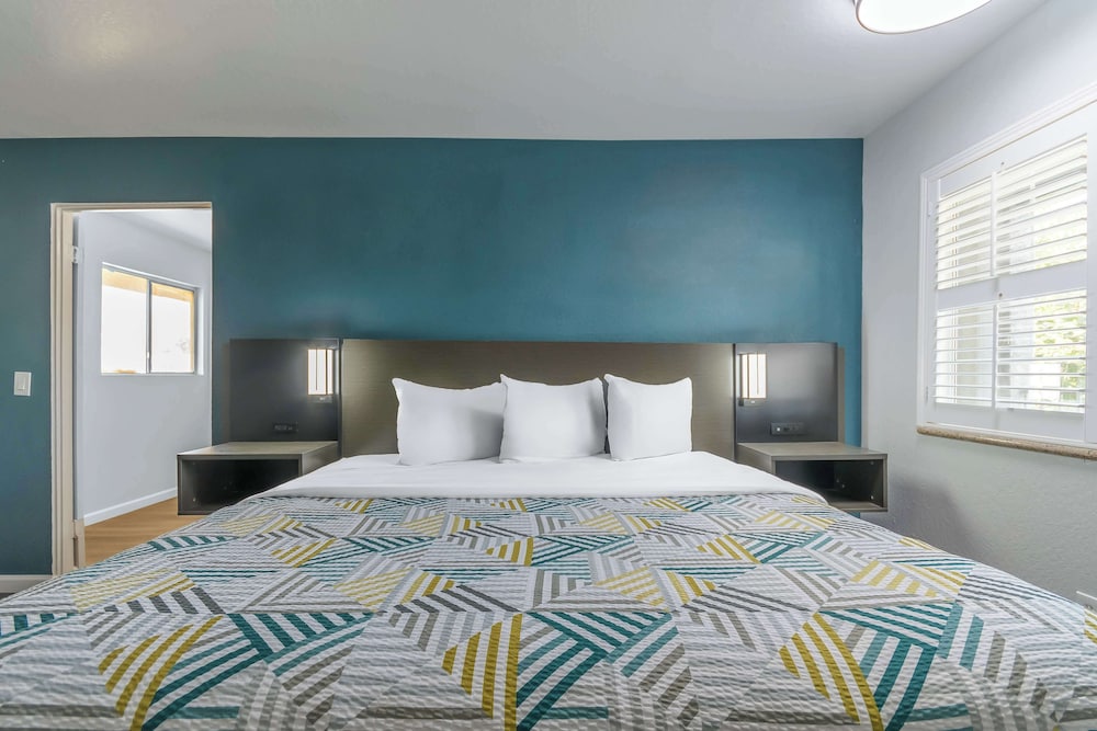Studio6 Suites Madera, CA - Yosemite 31/51